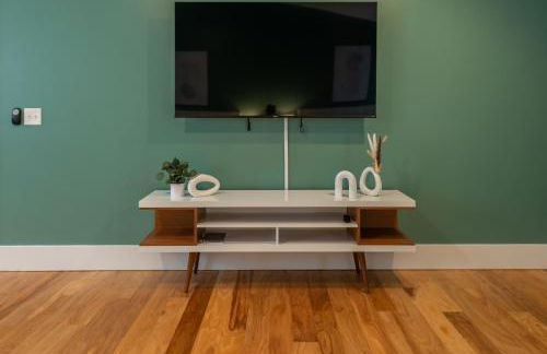 Chic Downtown Retreat Breweries, Murals & Music - Foto 27