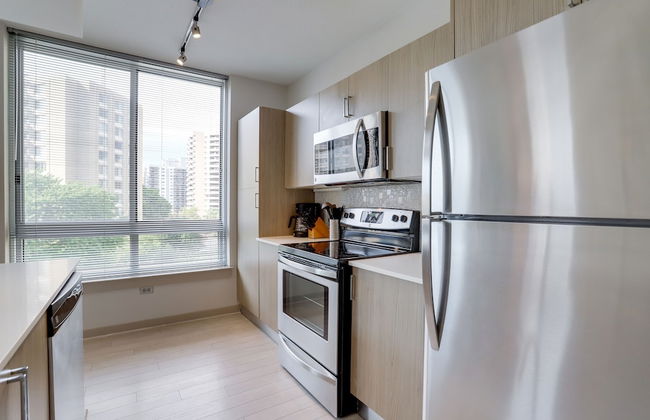 Cozy Condo Crystal City Rooftop - Photo 17