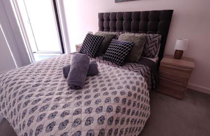 Bee City Cosy Stay - Near Train Stations and Shopping Centre with Paid Private Parking, 500Mbps Internet and Netflix - Foto 22