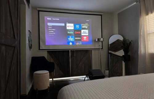 Waterfront Home with Arcade, MassageChair, Firepit, Infinity Game Table - Foto 34