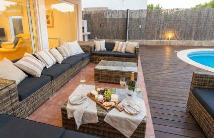 Villa Med A 2 kilometros andando de la playa, del puerto de Aguadoç y a 4 del centro de Sitges Muy Soleada todo el dia Capacidad superior a 16 personas NO REQUIERE COCHE - Foto 45