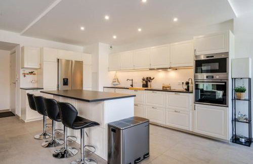 Newly Built Apartment with Pool, Walk to the Beach - Foto 19