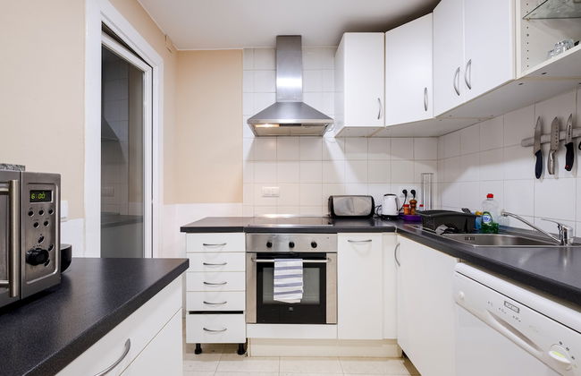 Comfortable 3BR Apartment Close to Placa Espana and Sants Station - Foto 15