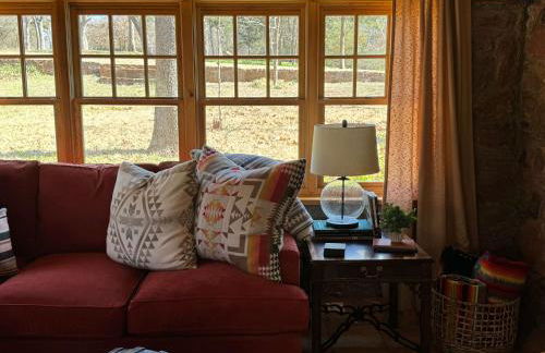 Cozy Cabin on Route 66 with Hot Tub- Edmond, OK - Foto 44