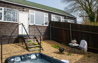 Stillness Cottage - Secluded Hut with a Private Hot Tub - Photo 15