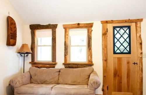 Romantic Couples' Cabin Getaway in Pittsfield, New Hampshire - Foto 6
