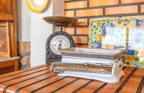 Eclectic oasis with poolside charm in Arranhó - Foto 19