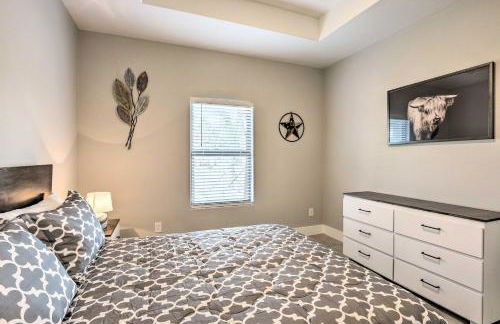 Stunning Laguna Vista Retreat with Pool and Grill - Foto 13