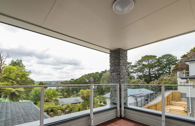 Brand New 5BR home with view of the sea - Photo 32