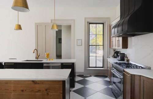 Blushing Pink Manor! Off Frankfort Ave! 8 BR! - Foto 34