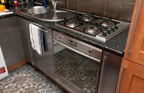 Lace Market Apartments - City Centre - 4 Beds Apartment with 2 Bathrooms and full Kitchen in George Street - close to Victoria Centre Shopping Centre - Parking for Cars & Vans from Five Pounds a Day - Sunday 1pm Check-out - Foto 7