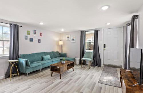 Skip to Saint Charles Local Art-Filled Hideaway - Foto 6