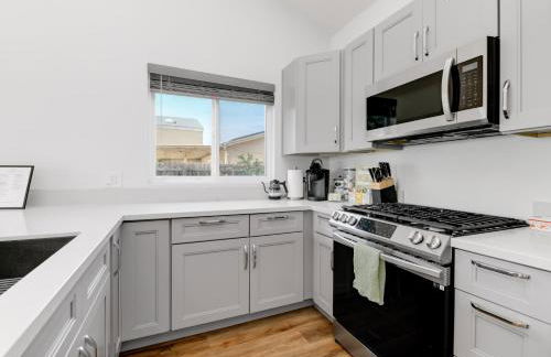 Bright Spacious Modern Getaway - Photo 6