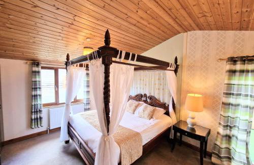 Lomond 3 with Private Hot Tub - Fife - Loch Leven - Lomond Hills -Pet Friendly - Photo 1