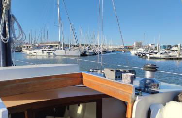 Voilier confortable en bois à cotés des plages et ferries - Photo 12