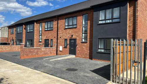 Brand New, Immaculate 3 Bed 3 Shower room House - Foto 1