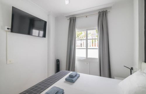 BEAUTIFUL VILLA - 4 bedrooms, heated pool, 2 priv car park places, fibre net, PS5, tv channels - Foto 47