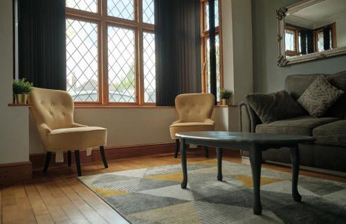 Modern Spacious House - Sleeps 16, Free Parking, Sun Terrace - Foto 51