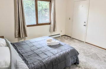 Spacious Downtown 2-bdrm Apartment - Photo 51