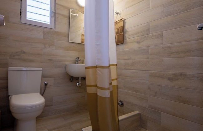 Mykonos Twins - Photo 4