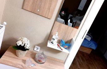 ALICE'S ARt HOUSE - Photo 2