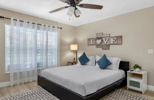 4BR w Heated Pool near Disney & Lake - Sleeps 10 - Foto 5