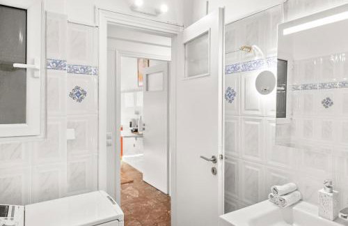 Boho Coastal Retreat with Jacuzzi, 1 min to Beach - Foto 50