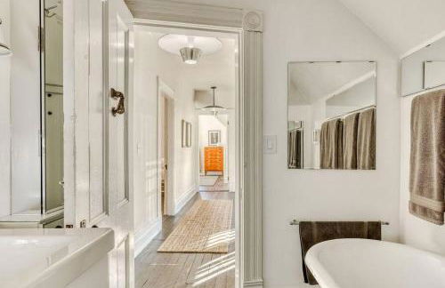 Landmark 23 - Photo 51