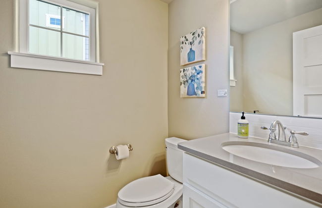 Quiet Urban Community – Designer Home W/ Hot Tub! - Foto 17