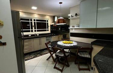 apartamento em bairro nobre suíte com ar condicionado e banheira com hidromassagem - Foto 12