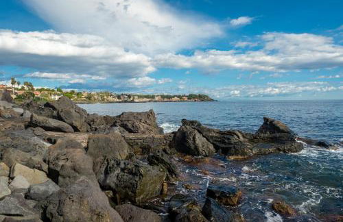 LaLuna Apartments - Sea Panorama - 20mins from CTA airport - Foto 21