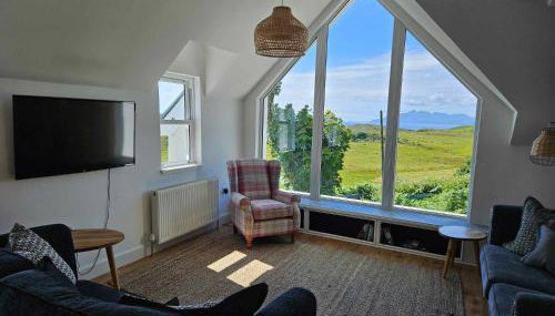 Hillside House - Photo 3