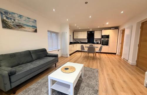 Sleek Modern 2BDR Flat in Charming Pinner - Foto 1