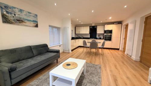 Sleek Modern 2BDR Flat in Charming Pinner - Foto 1