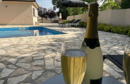 Villa Niklas with 3 bedrooms and heated pool - Foto 14