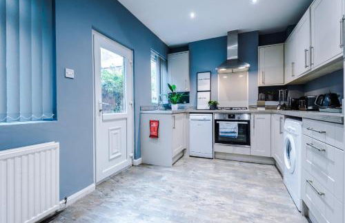 Spacious Modern Chester Home - Great Location - Photo 3