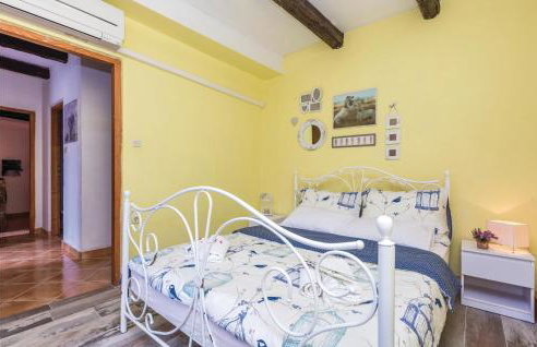 Stunning Home In Jurdani With Wifi - Photo 28