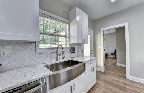 Grant Park Bungalow - Photo 4