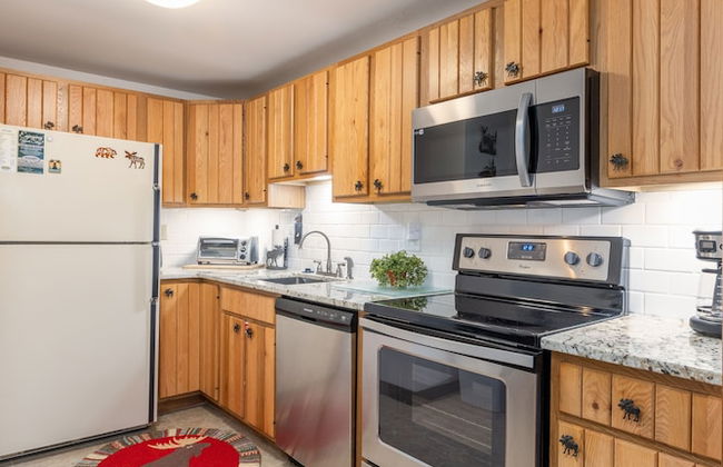 Cozy Seven Springs 1 Bedroom Deluxe Condo with Private Deck by RedAwning - Save 10% on 3 Nights, 15% on 5 Nights! - Foto 5