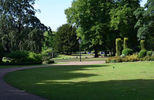 The Buxton Retreat A Luxurious 3-Storey Townhouse with Four Poster Bed and Double Jacuzzi Bath" - Photo 33