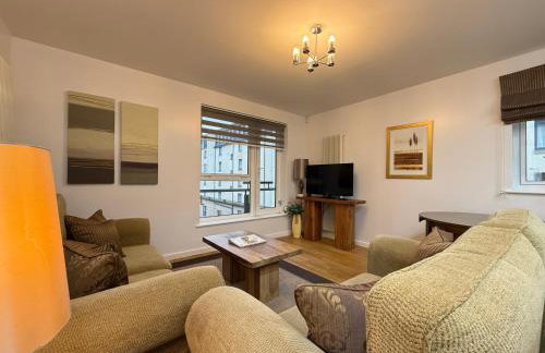 Holyrood Apartment with parking & lift access - Photo 1