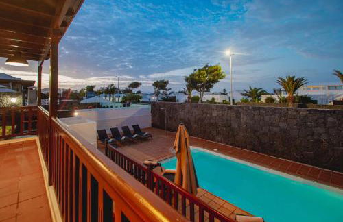 Stylish 6 Bedroom Villa Princesa - Hot Tub - Heated Pool - Near Beach & Waterparks - Foto 33