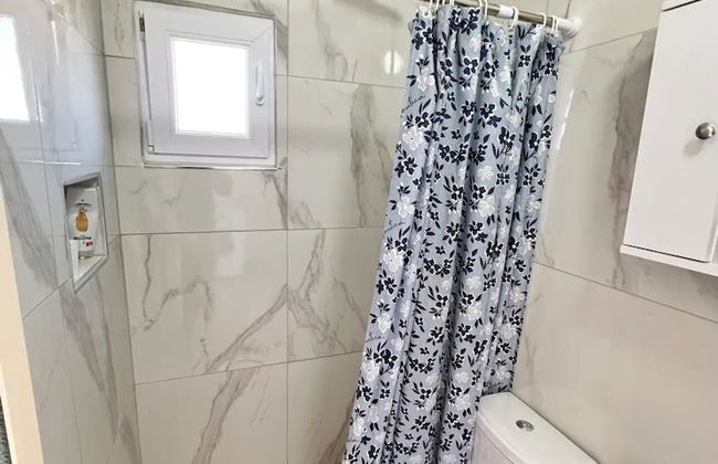 Entire unit near beach access to garden - Photo 14