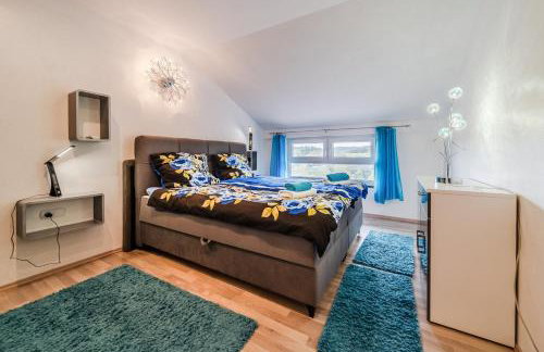 Riverside House with Pool and Hot Tub - Happy Rentals - Foto 17