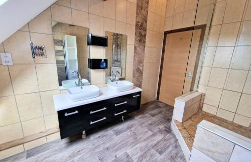 Lbtie Lodge with Two Private Hot Tubs - Fife - Loch Leven - Lomond Hills - Photo 39