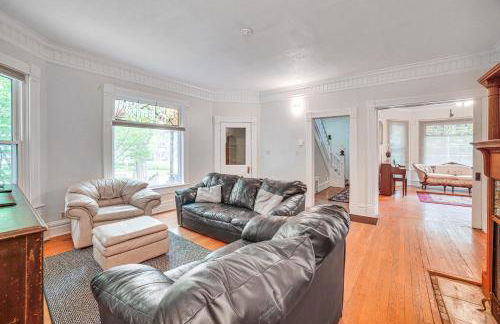 Charming Champaign Victorian with Deck! - Foto 5