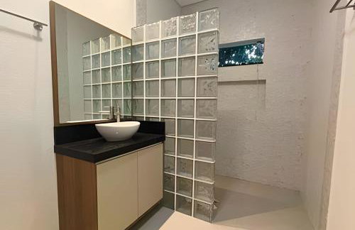 Casa com PiSCiNa, BaNHeiRa e A/C- Centro de Joinville - Foto 29