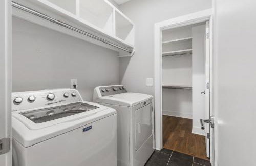 Modern Luxury Rooftop Deck, 3 mi to Downtown - Foto 34