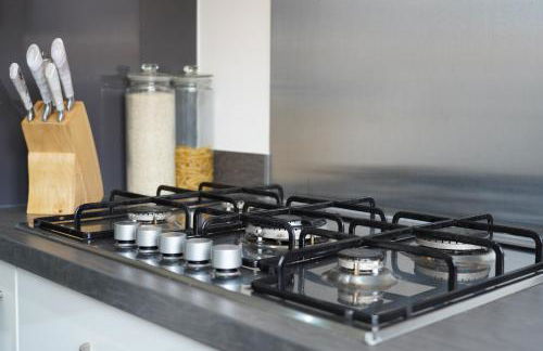 Rare find - new build 3 bedroom house near Cheshire Oaks - Photo 21