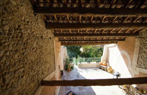 Old wine storehouse with terrace and garden - Foto 25